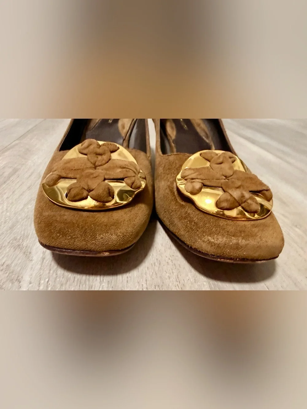 Tory Burch Brown Suede Ballet Flats Women’s Size 8M Gold Logo Medallion Shoes